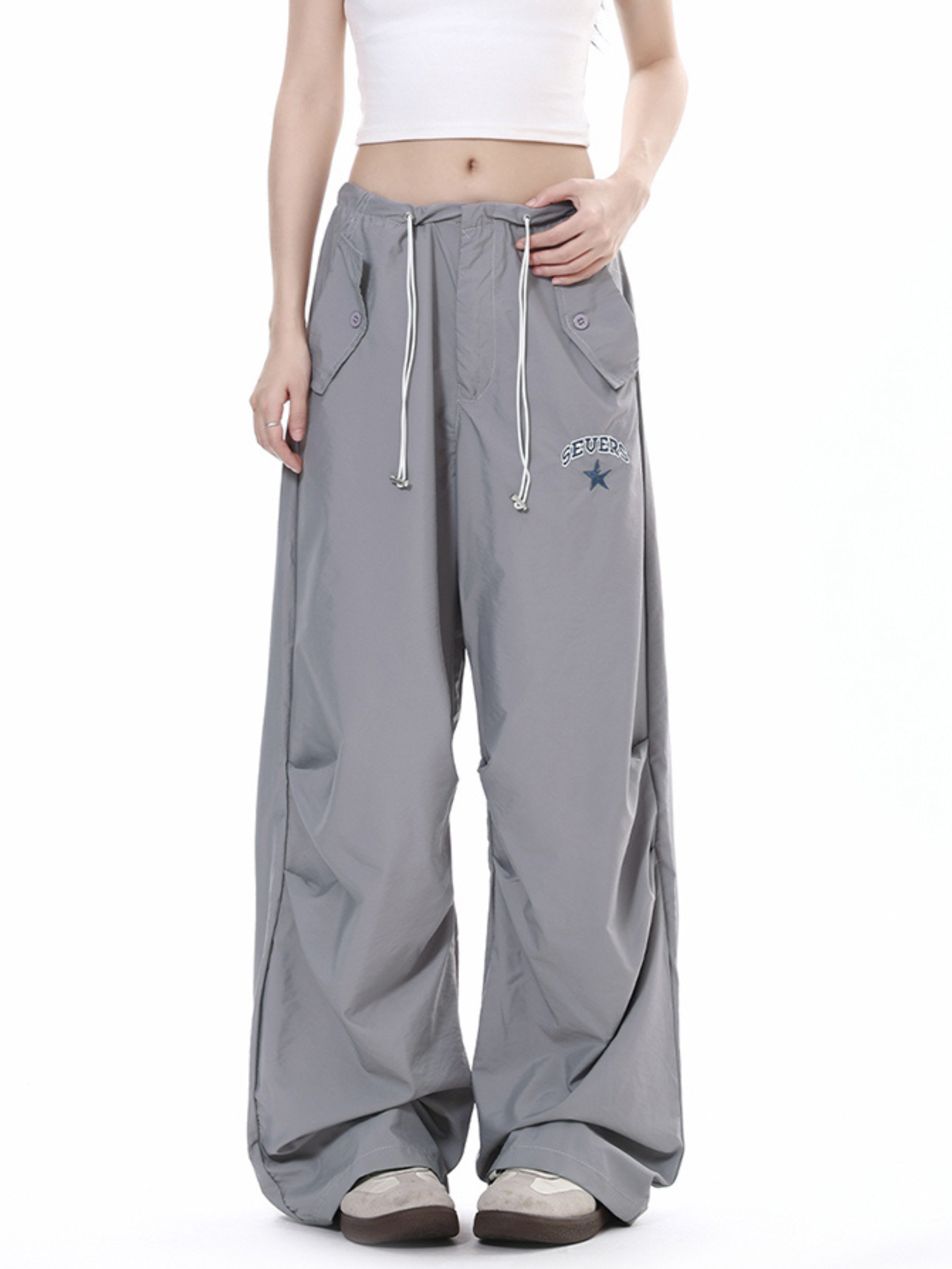 ThornCase - Women's Multi-Pocket Pleated Cargo Pants