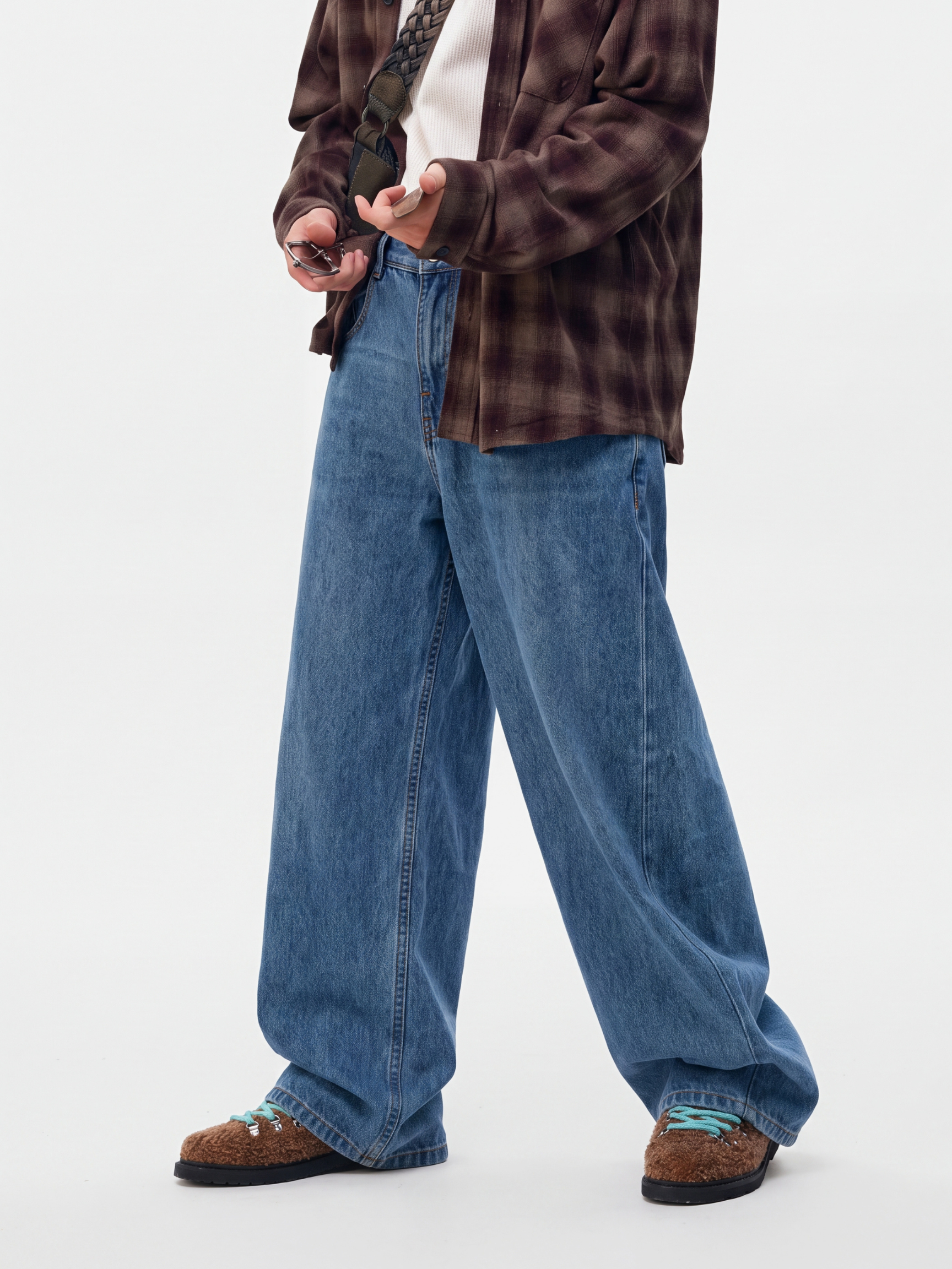 FadeTrail - Washed Soft & Breathable Cotton Curved-Leg Jeans