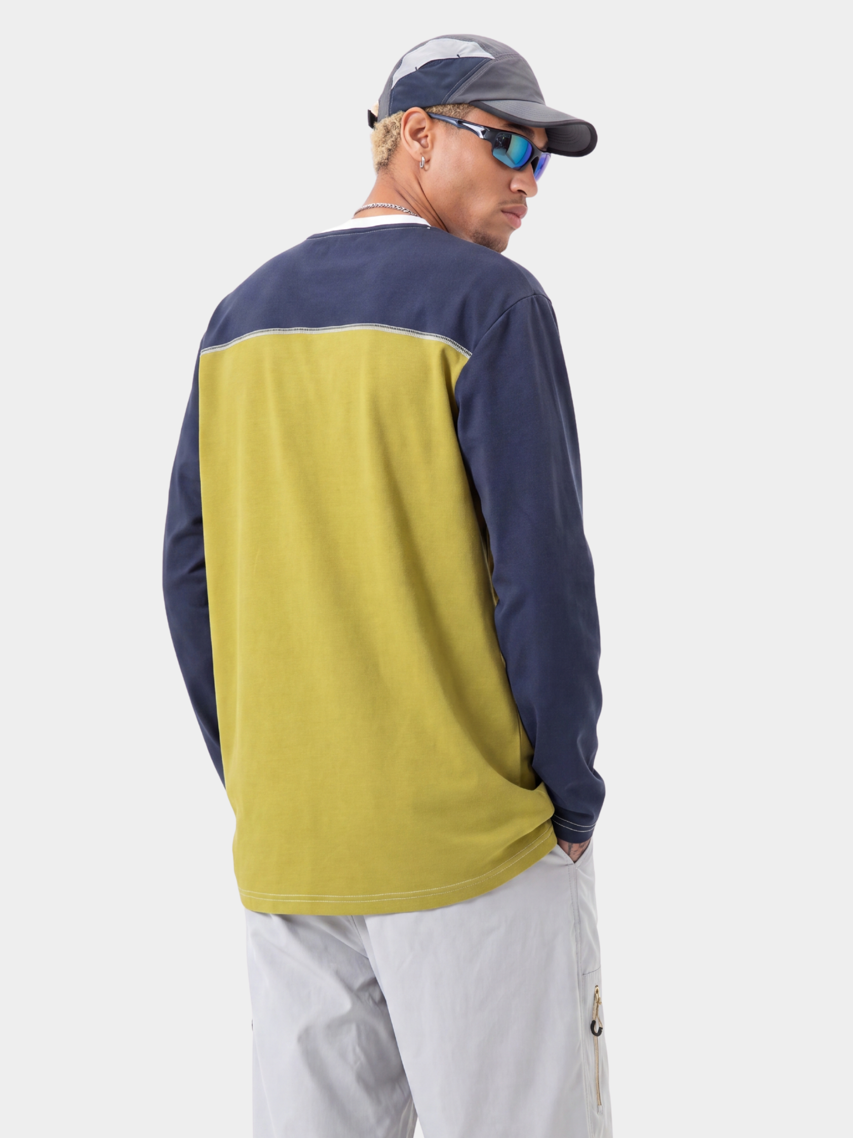 GoldDrift - Unisex Moisture-Wicking & Quick-Dry Long Sleeve T-Shirt