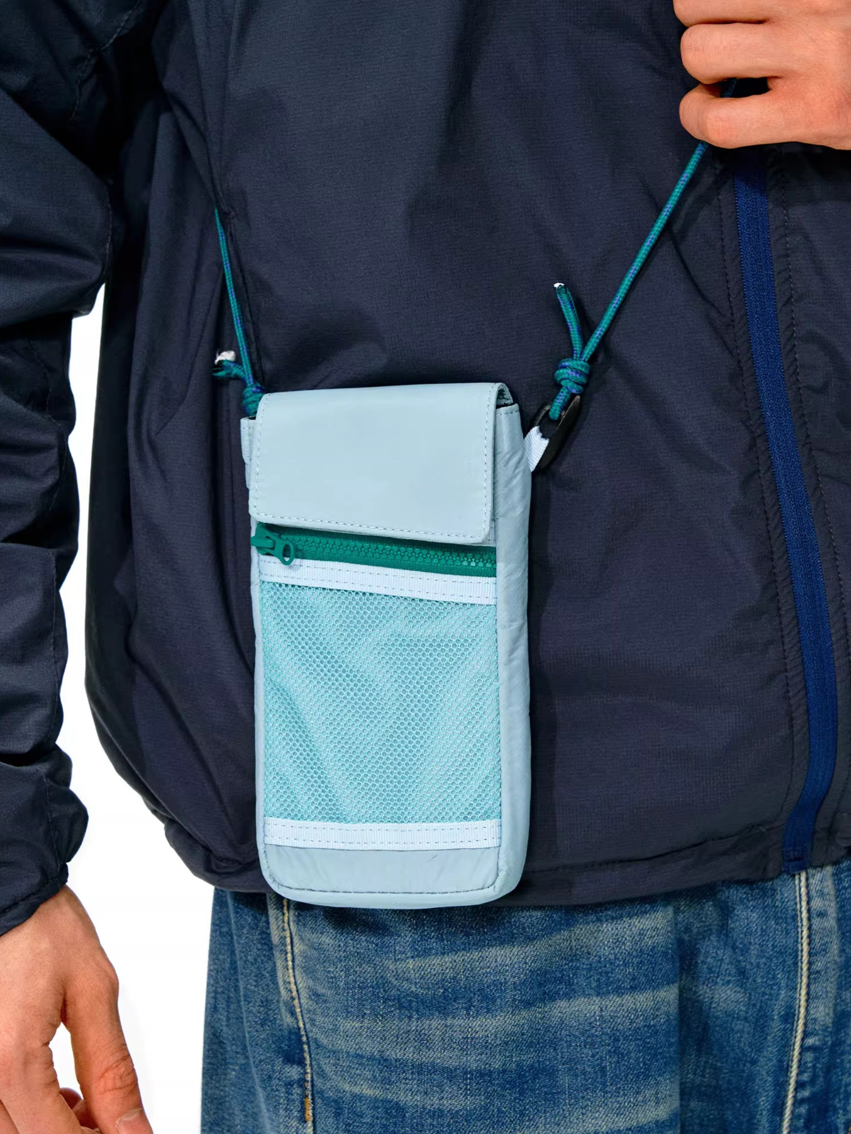 Blazewind - Water-Repellent Crossbody Bag