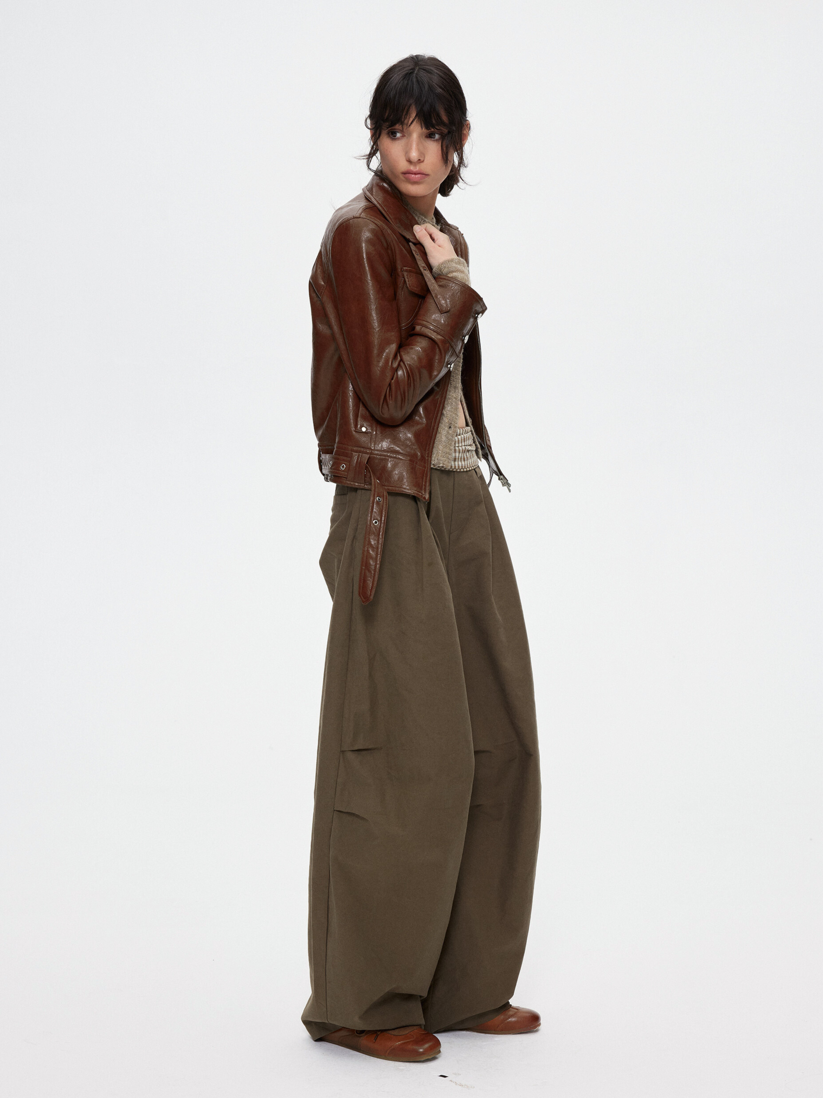 Terracast - Women's Pleated Panelled Waist Straight-Leg Pants