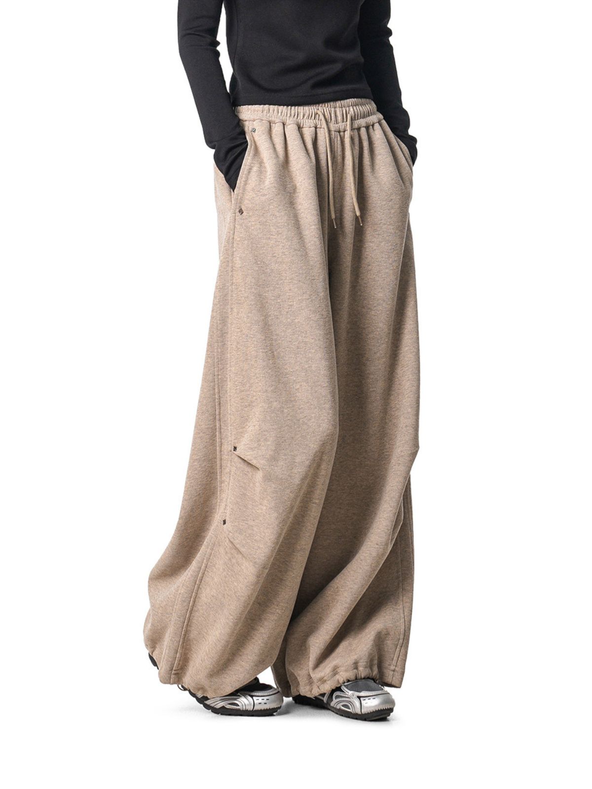Reachpeak - Unisex Rivet-Detail Pleated Draped Paratrooper Sweatpants