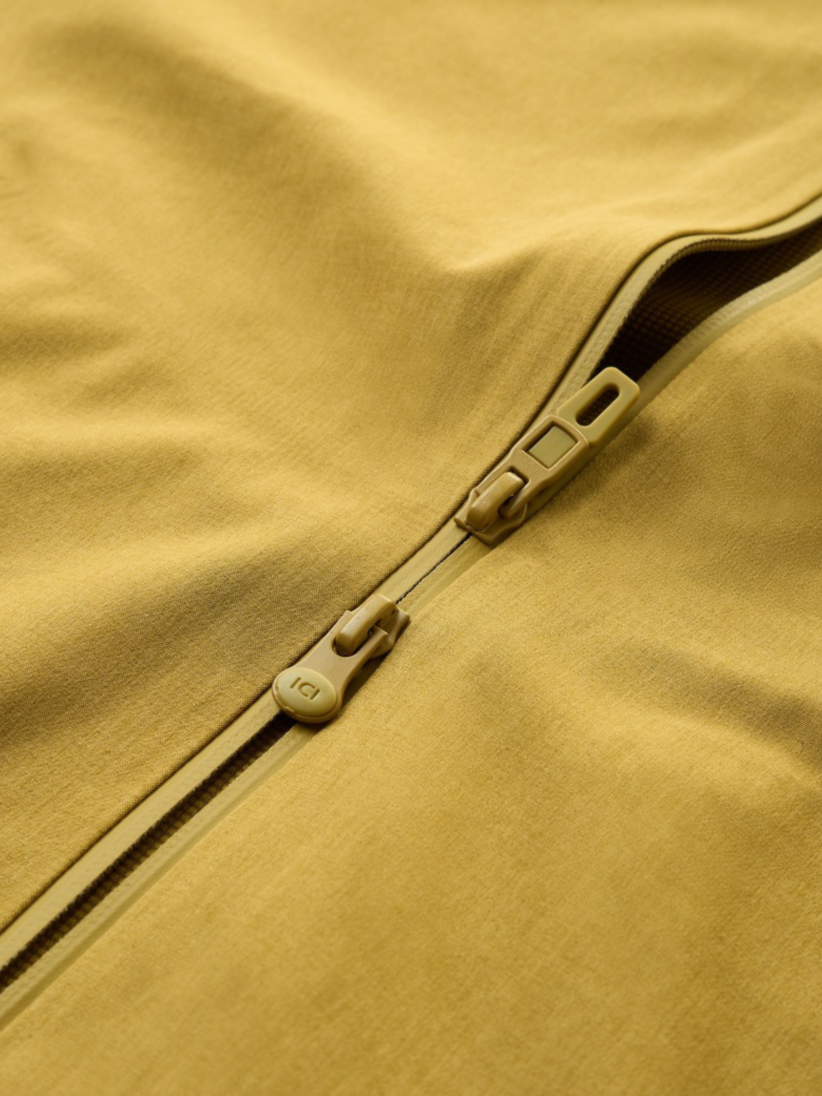 Skybloom - Unisex Seamless Windproof & Water-Repellent Softshell Jacket