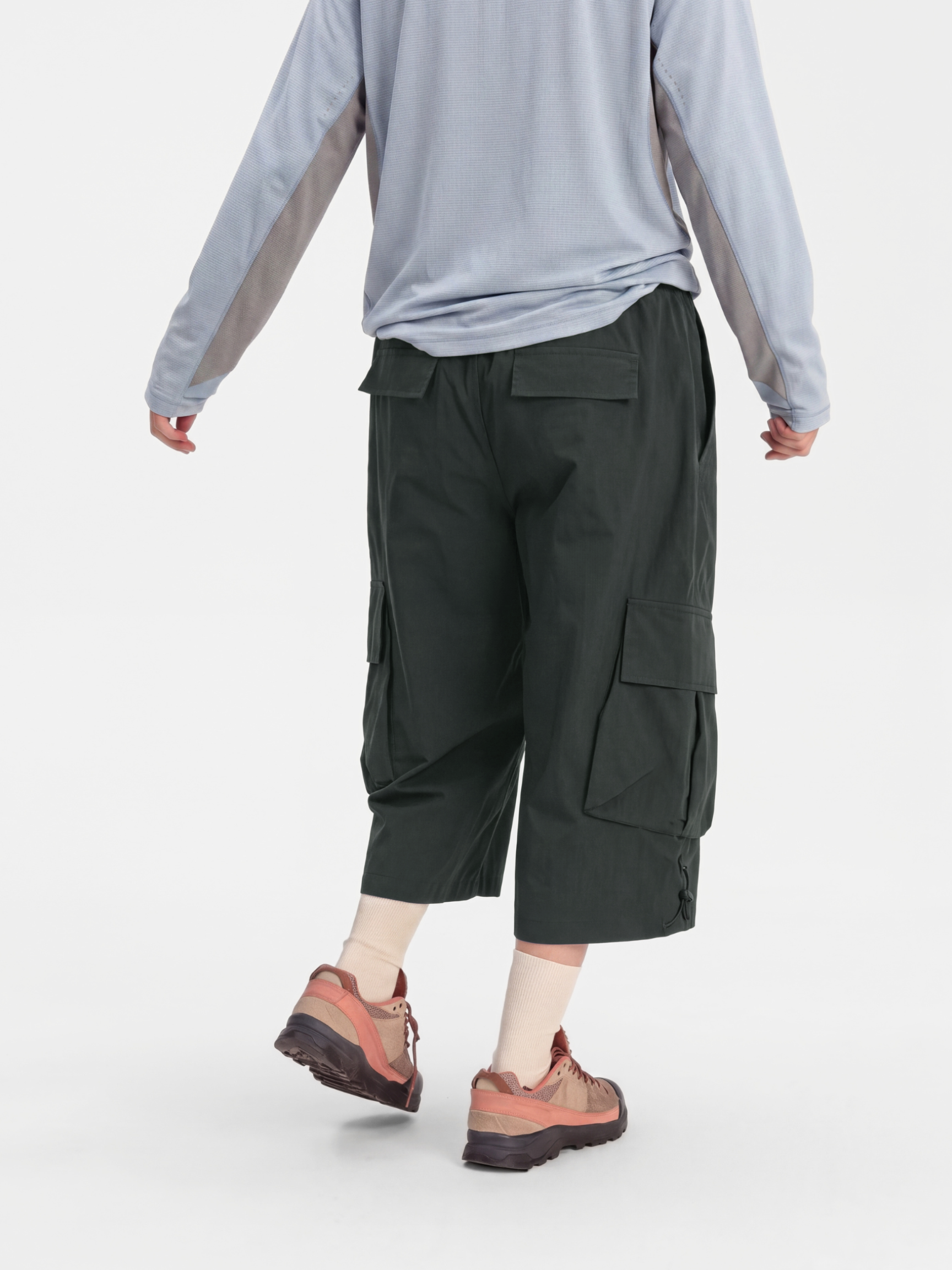 DewPath - Elastic-Waist Multi-Pocket Knee-Length Shorts