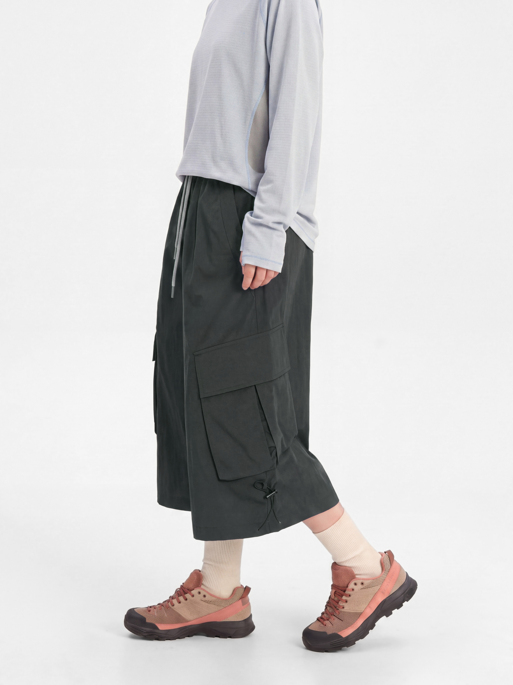 DewPath - Elastic-Waist Multi-Pocket Knee-Length Shorts