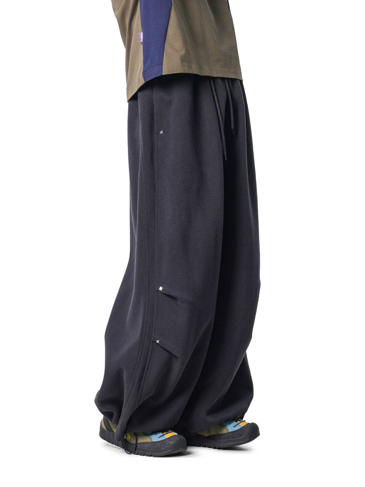 Reachpeak - Unisex Rivet-Detail Pleated Draped Paratrooper Sweatpants