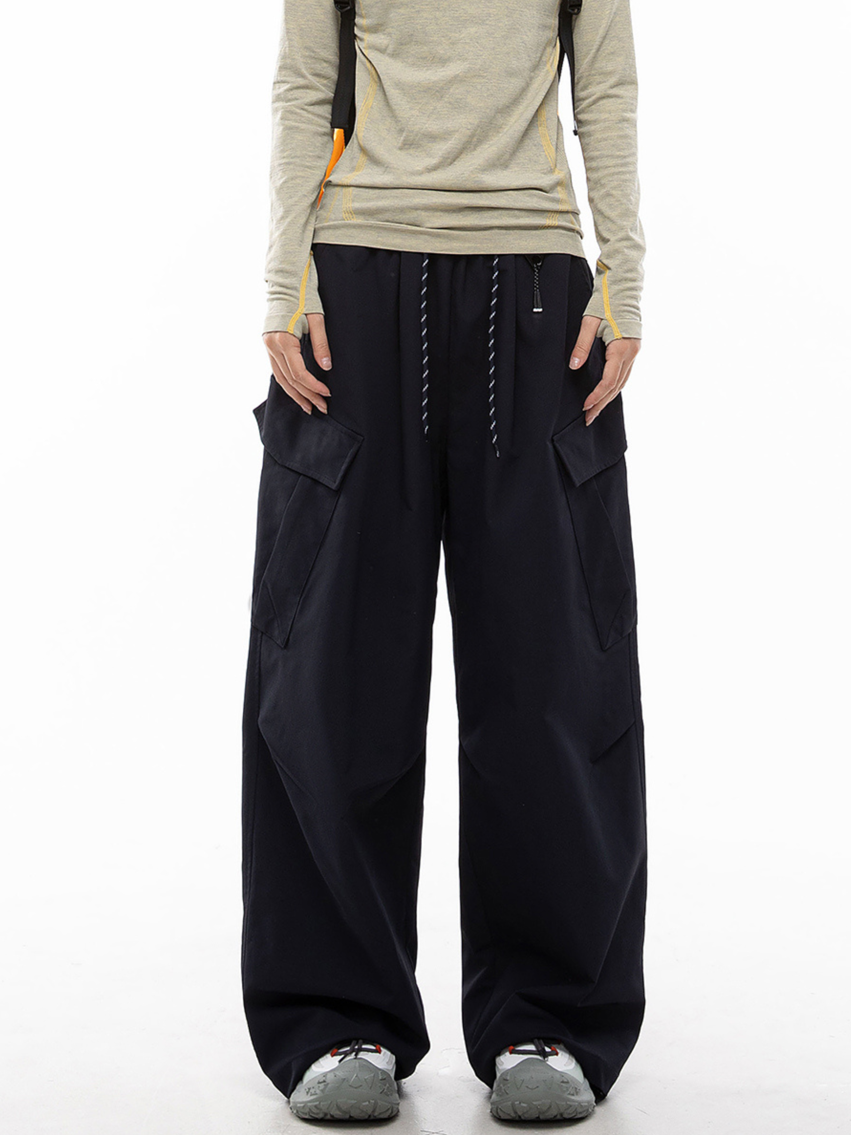 Cliffwalk - Women's Large Pockets Wide-Leg Straight Cargo Pants