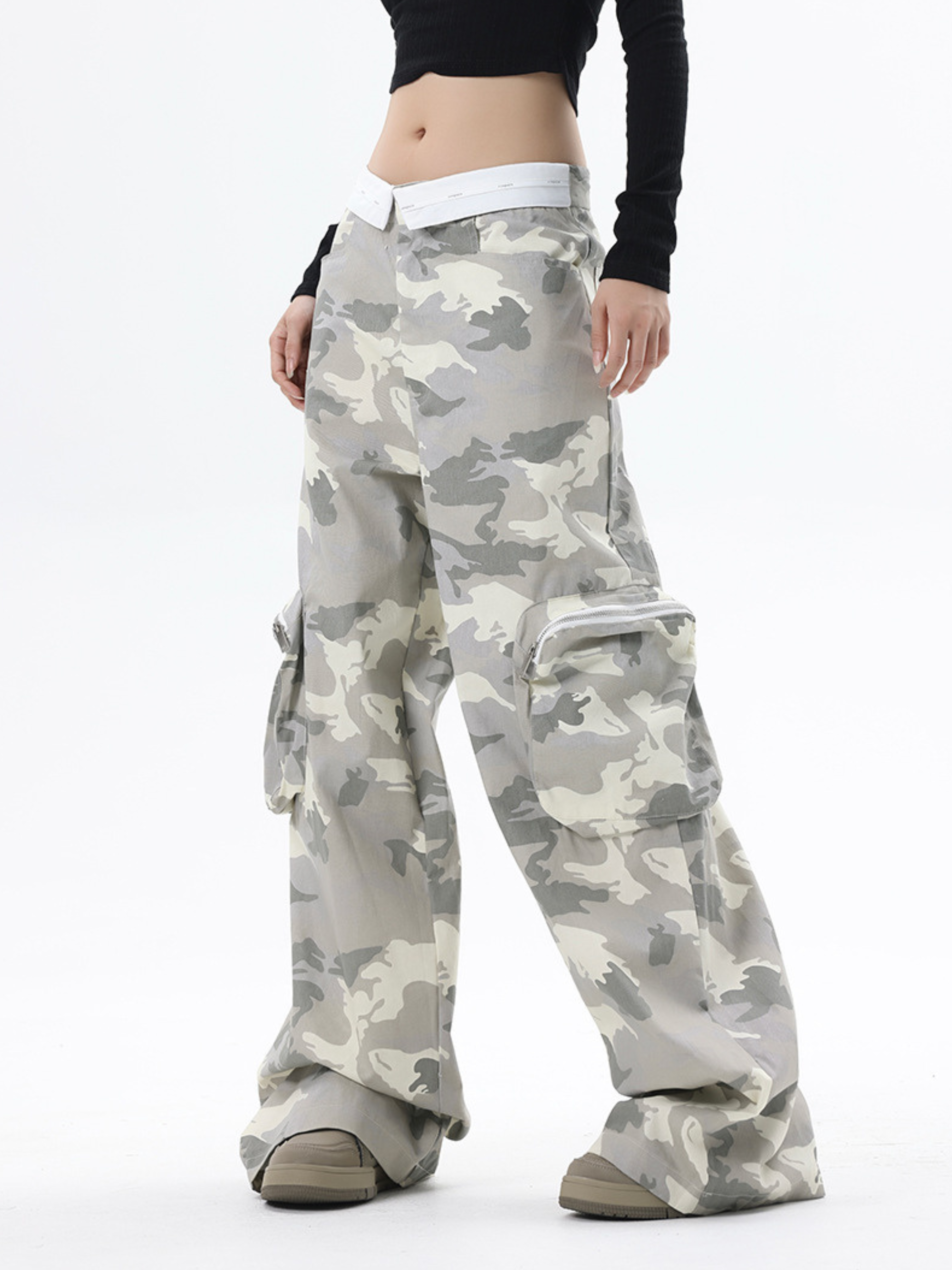 ThornDeck - Women's Grey Camo Cargo Pants