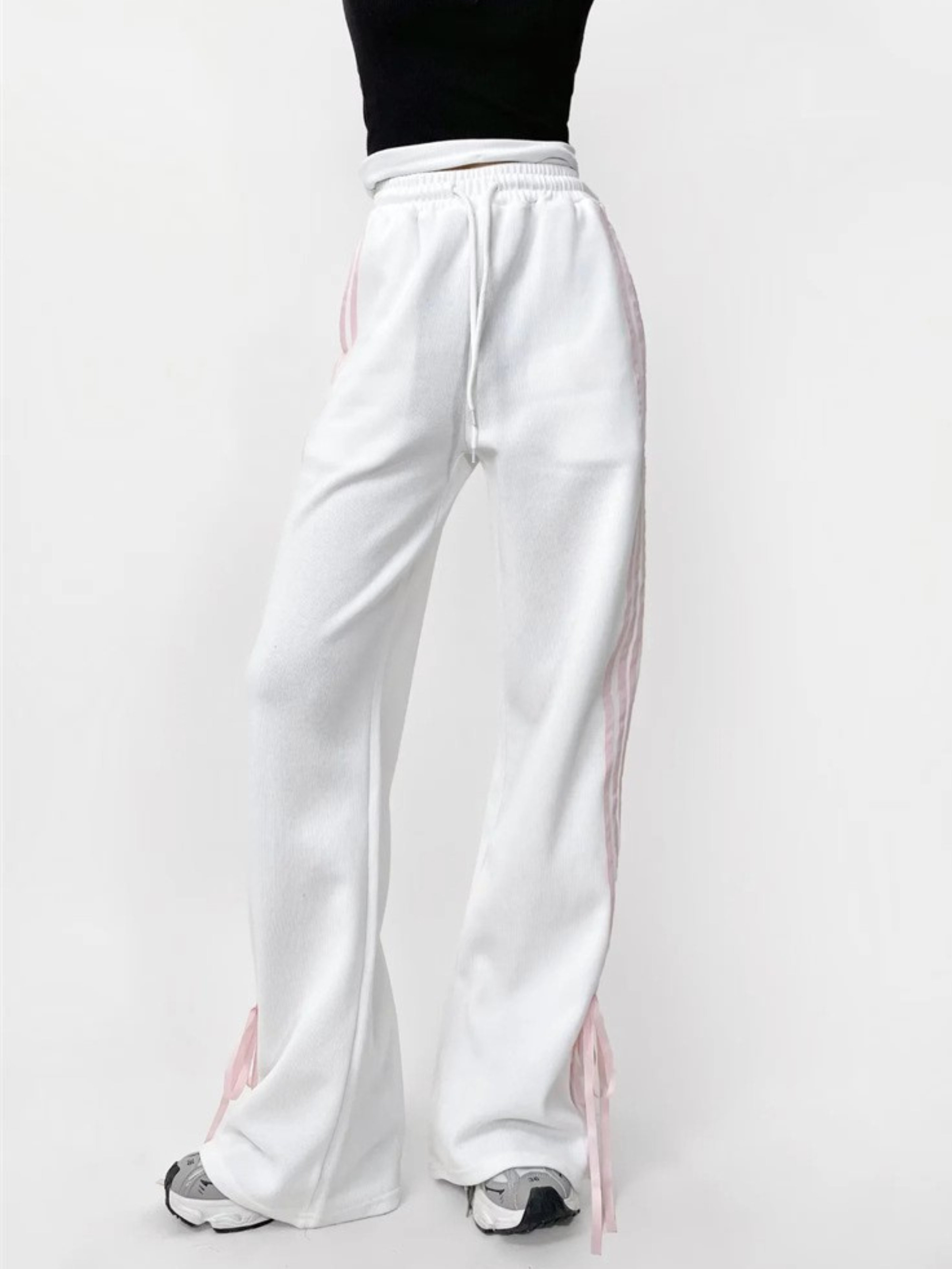 ThornSet - Women's Elastic Waist Side Stripe Straight-Leg Pants
