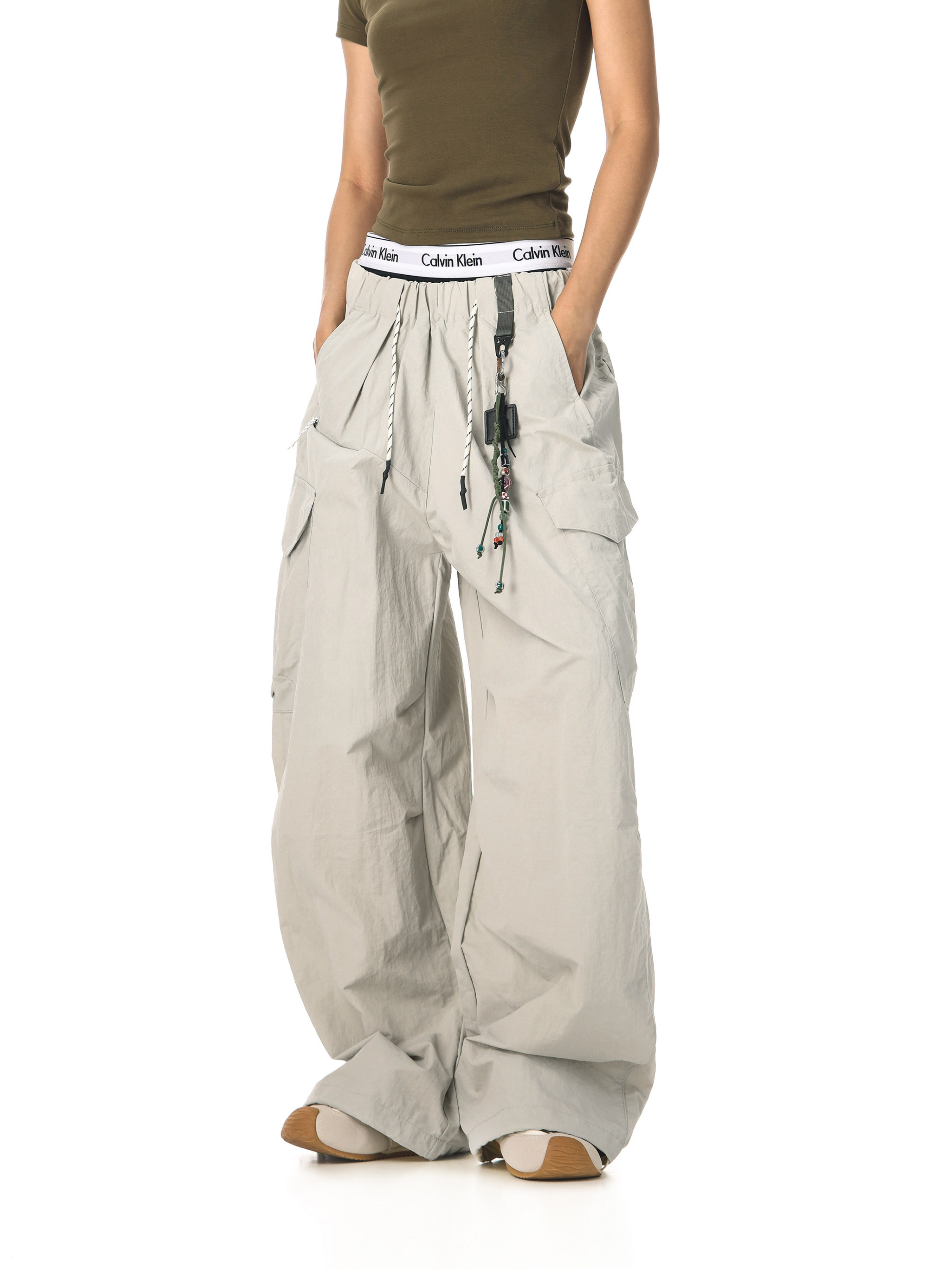 Cliffwalk - Women's Large Pockets Wide-Leg Straight Cargo Pants