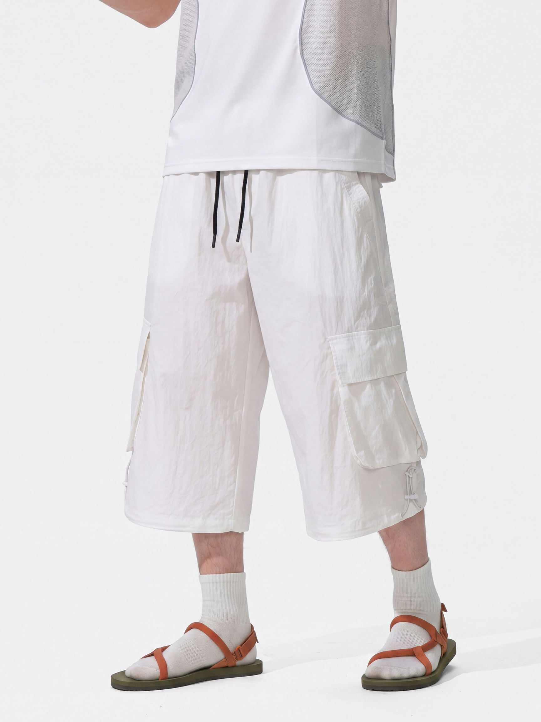DewPath - Elastic-Waist Multi-Pocket Knee-Length Shorts