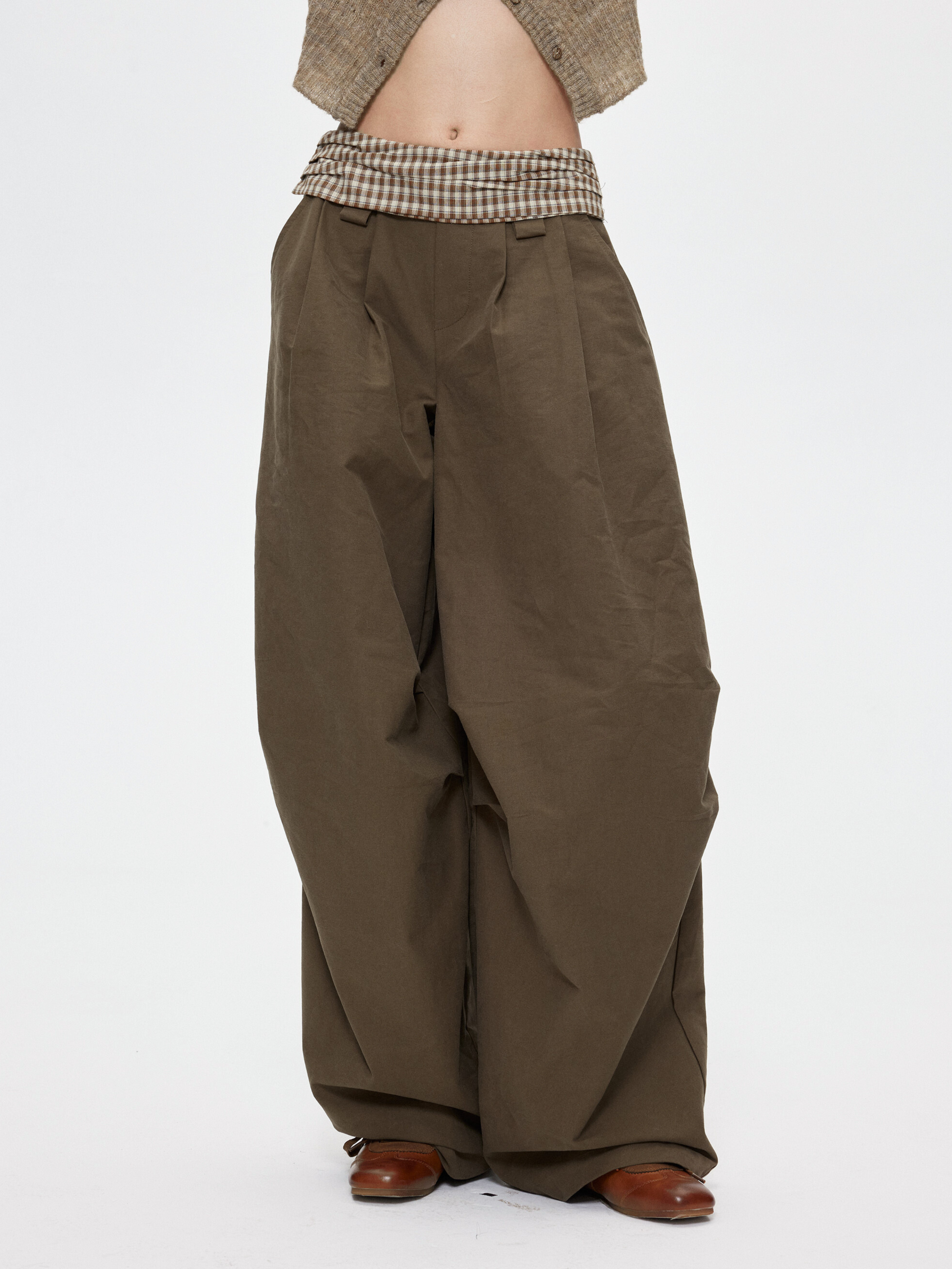 Terracast - Women's Pleated Panelled Waist Straight-Leg Pants