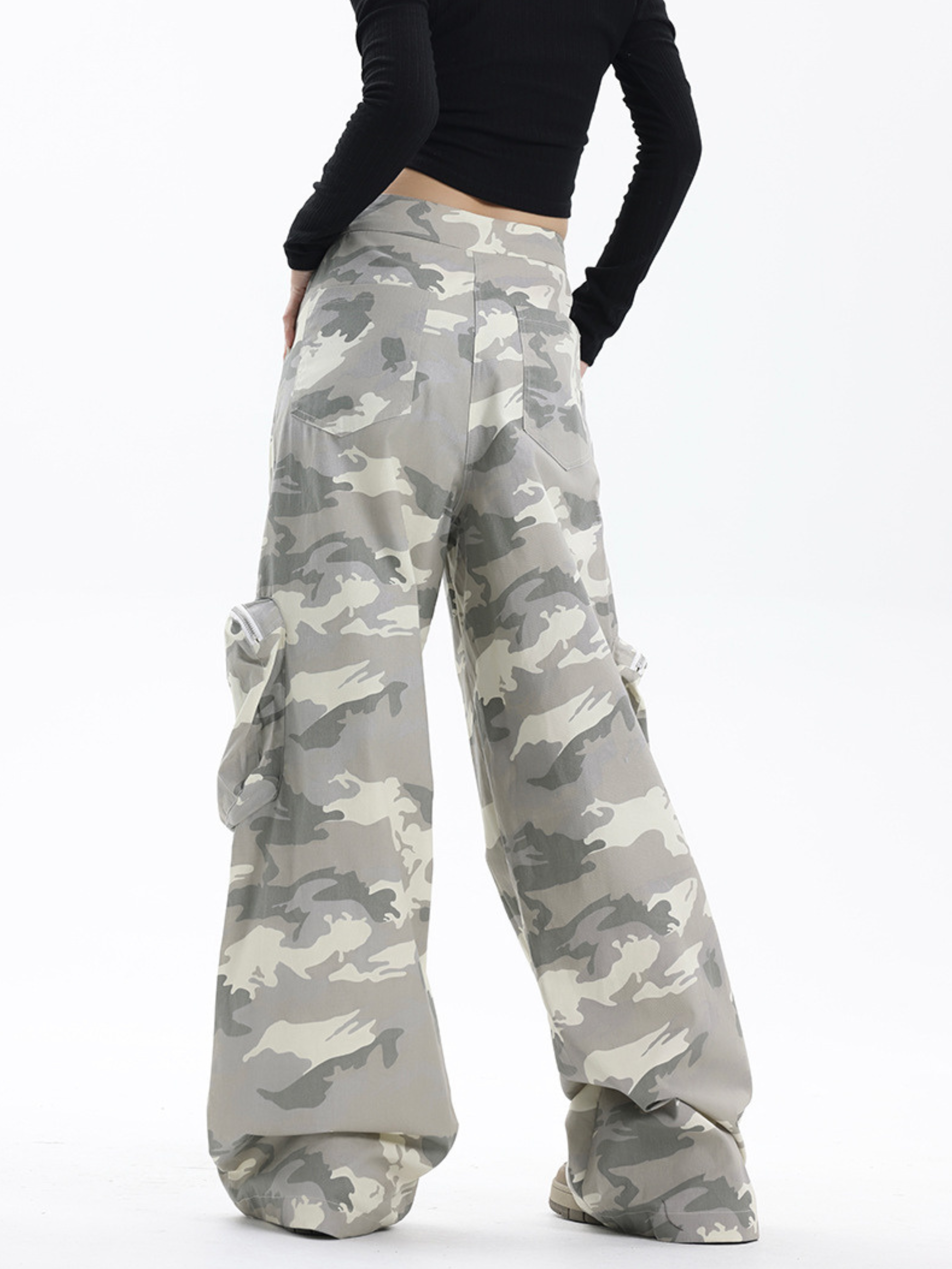 ThornDeck - Women's Grey Camo Cargo Pants