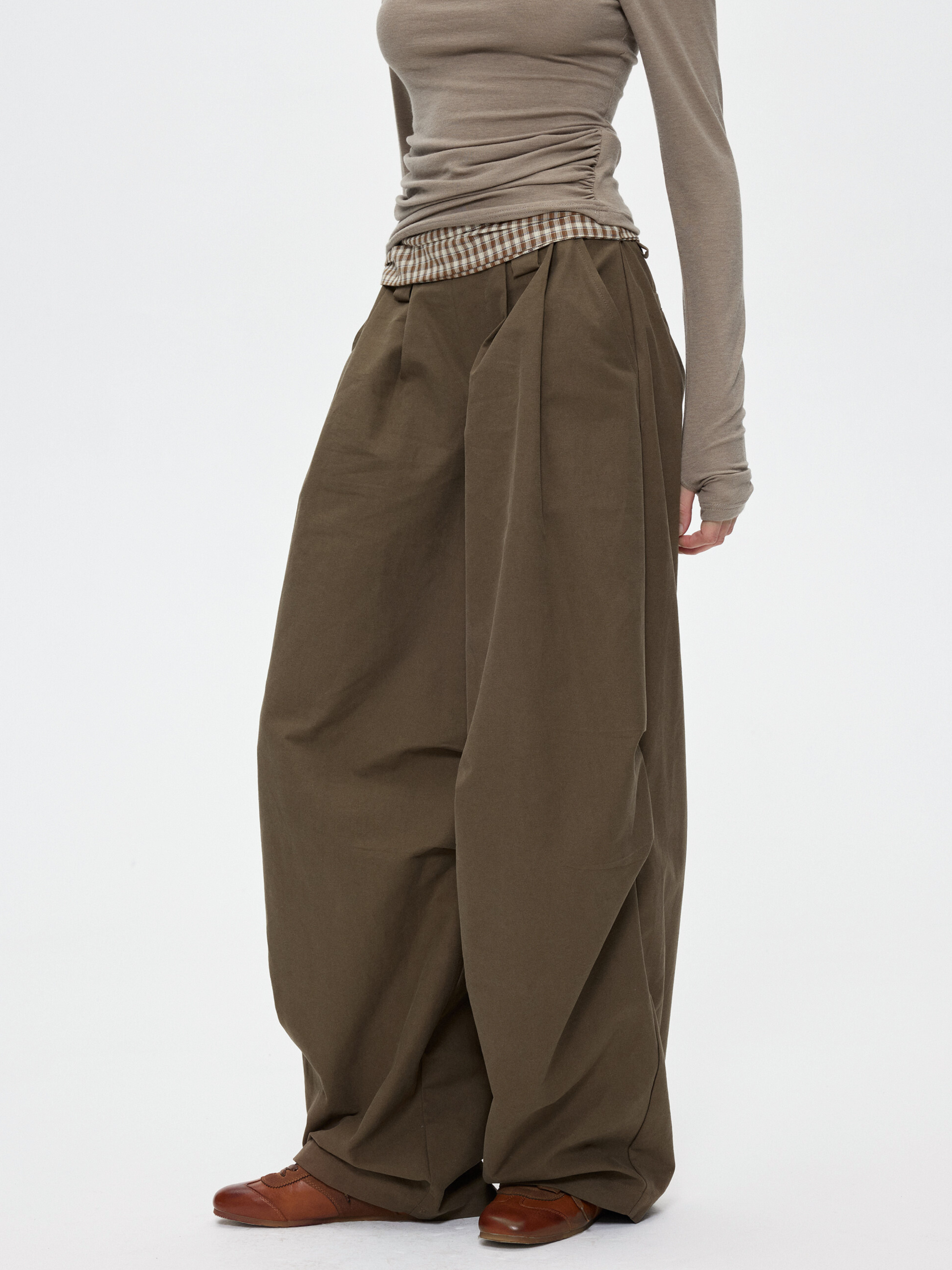 Terracast - Women's Pleated Panelled Waist Straight-Leg Pants
