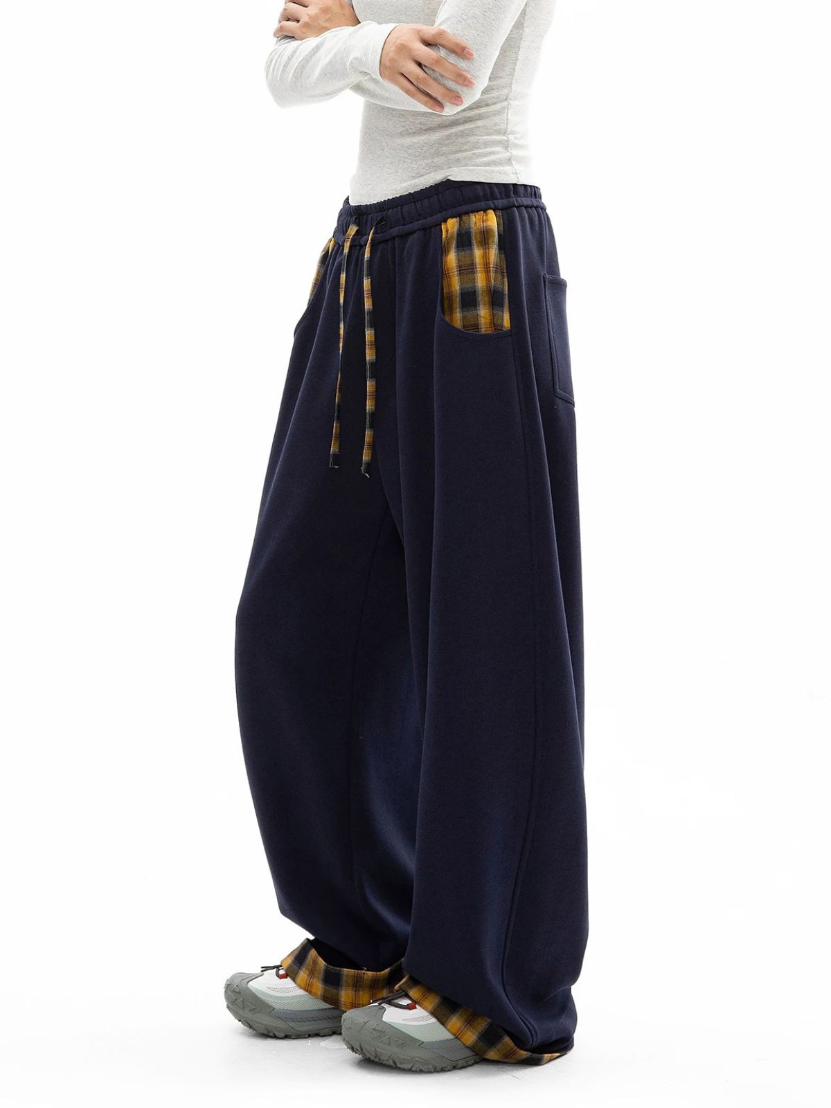 Aldertrek - Unisex Plaid-Panel Baggy Straight-Leg Sweatpants