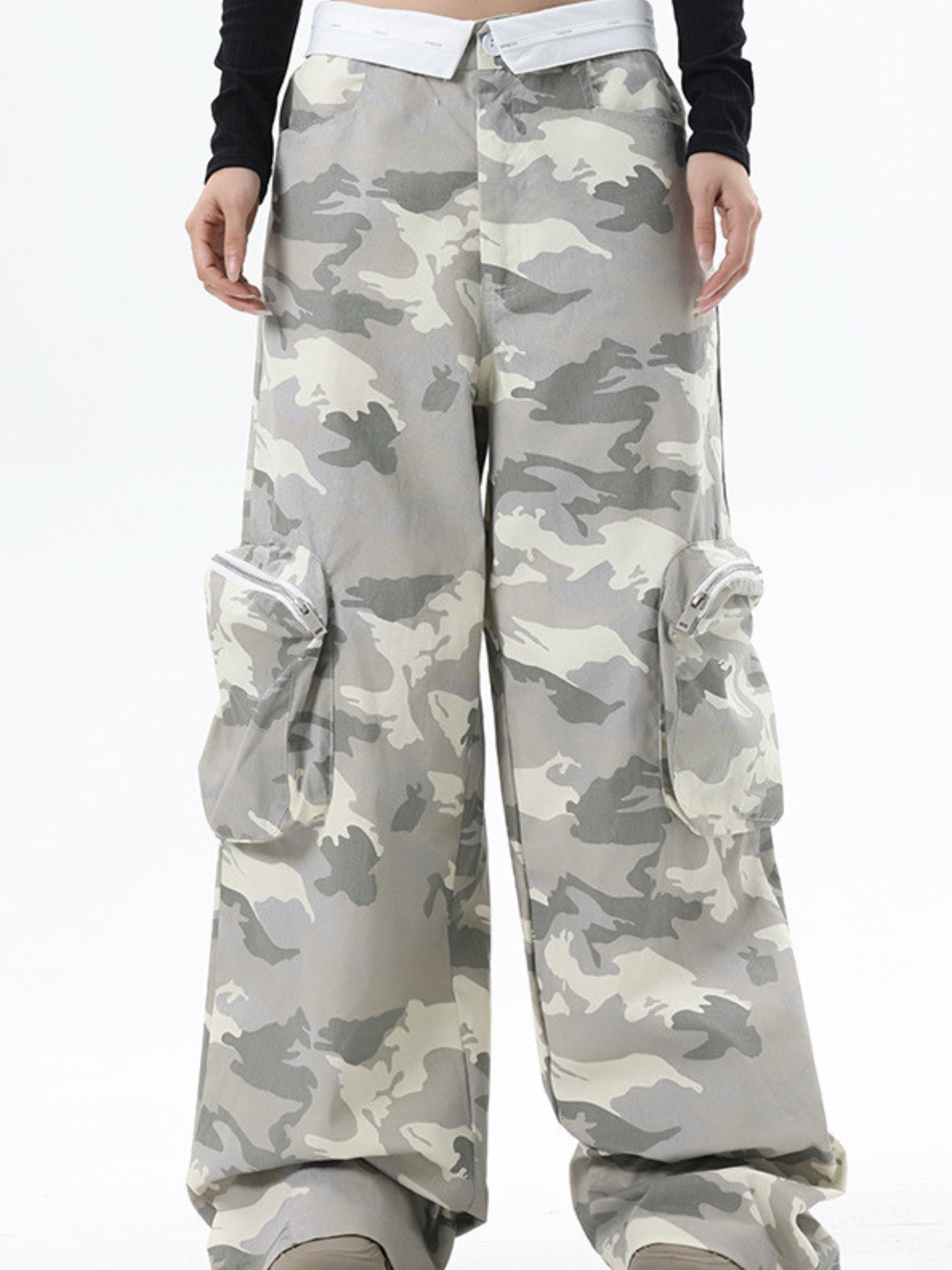 ThornDeck - Women's Grey Camo Cargo Pants