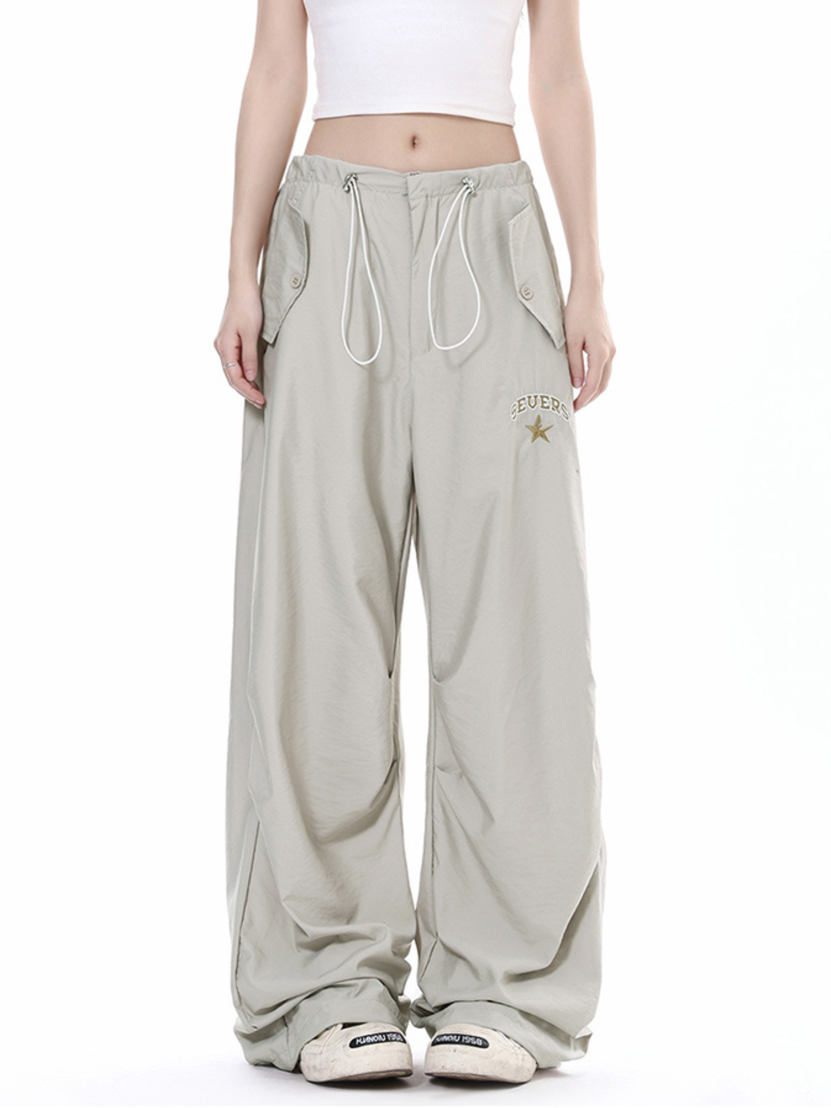 ThornCase - Women's Multi-Pocket Pleated Cargo Pants