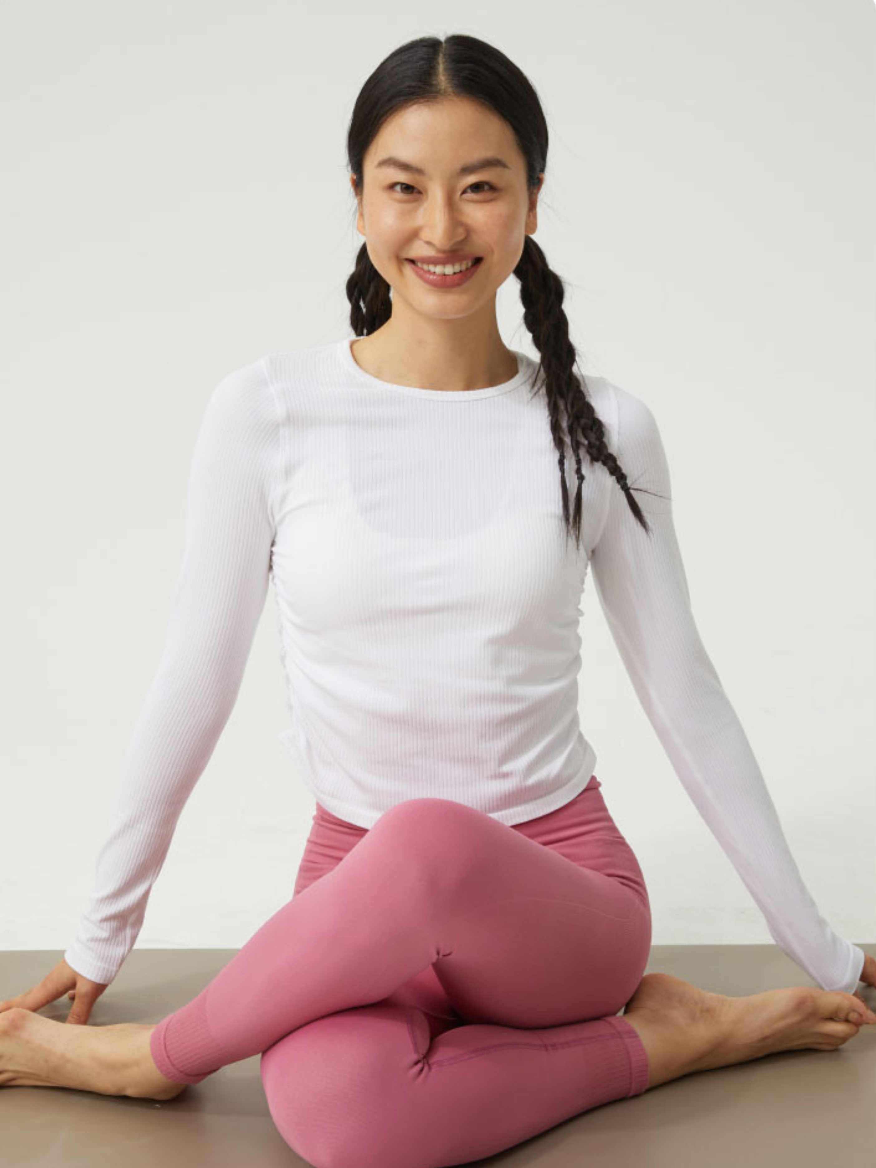Cavegap - Women's Ruched Ribbed Slim-Fit Sports Tee