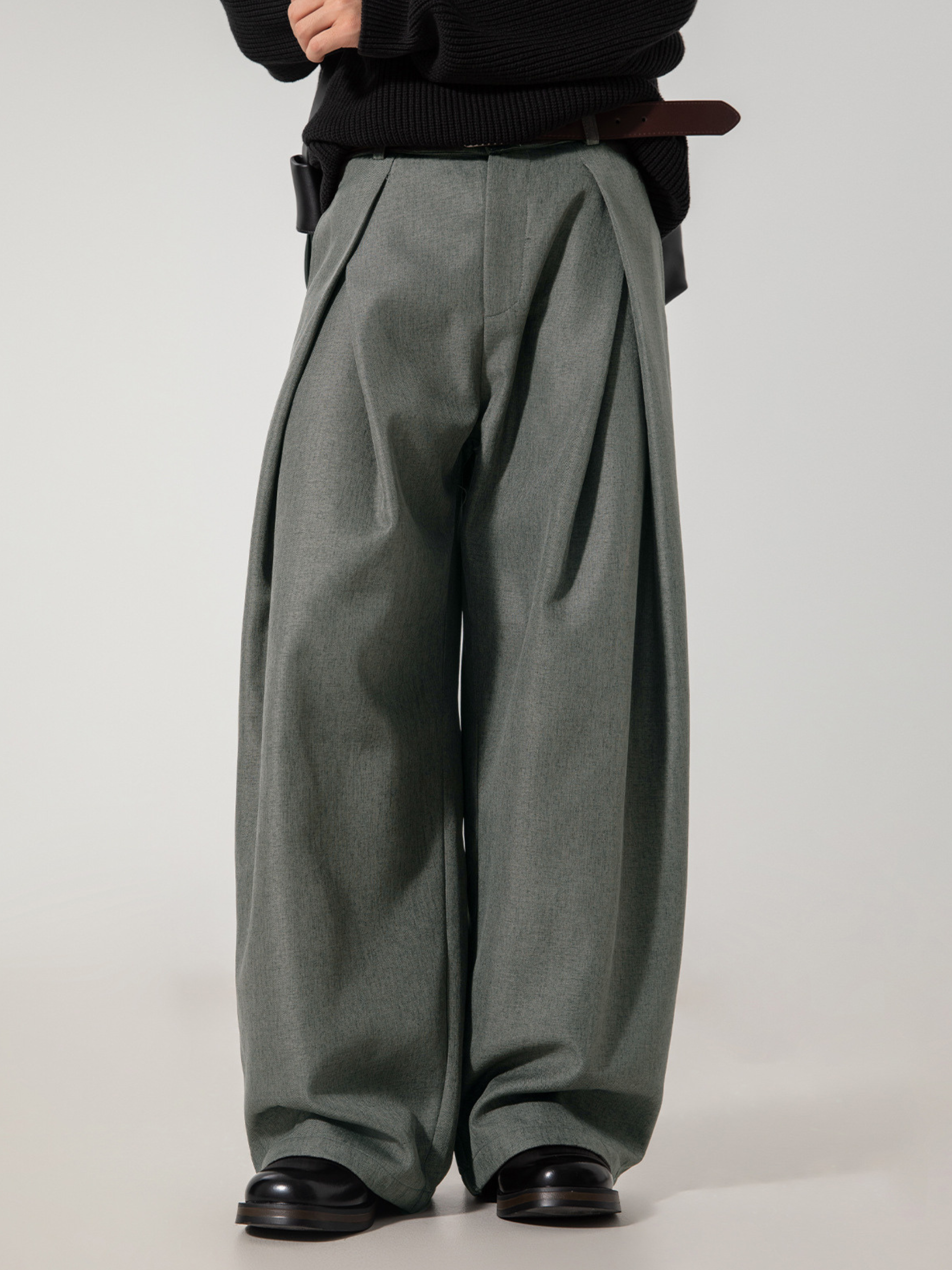 LightTent - Men's Cross-Pleated Drape Relaxed Fit Pants