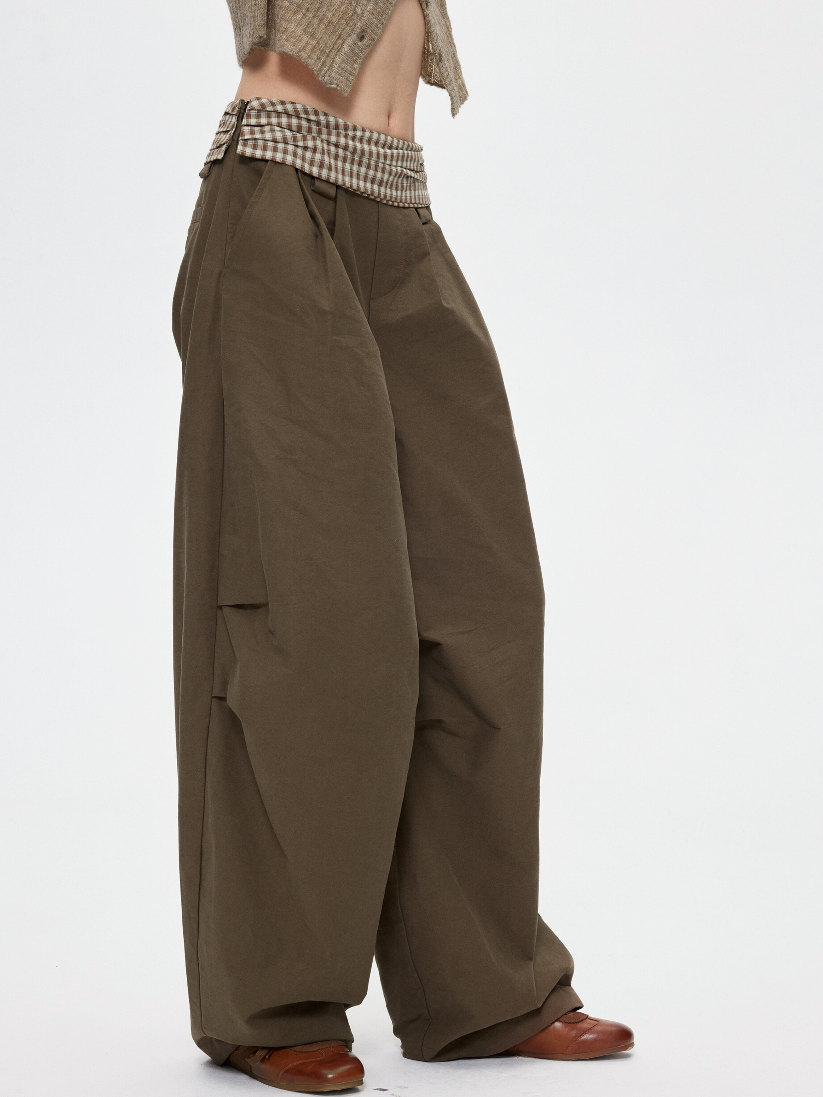 Terracast - Women's Pleated Panelled Waist Straight-Leg Pants