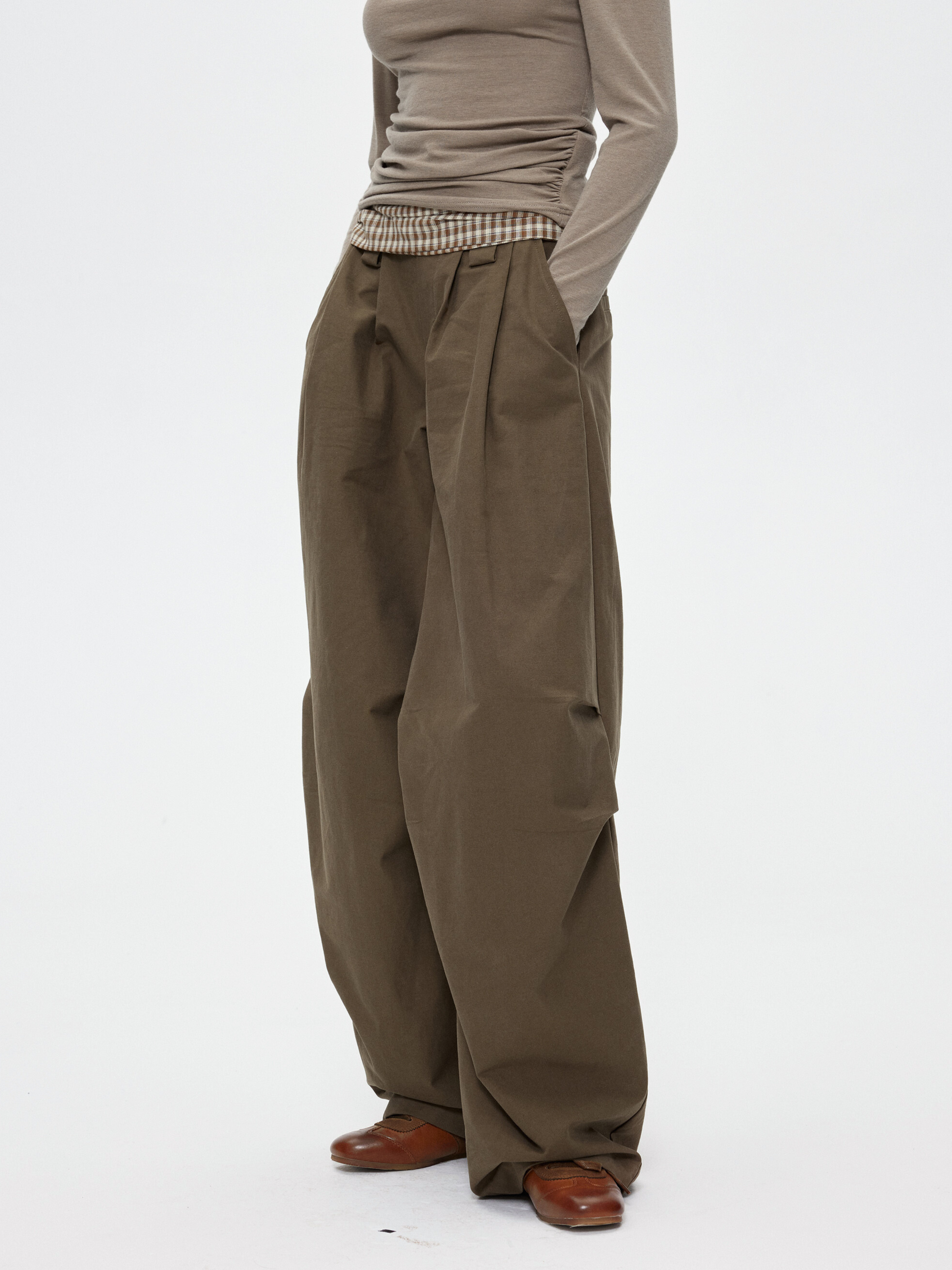 Terracast - Women's Pleated Panelled Waist Straight-Leg Pants