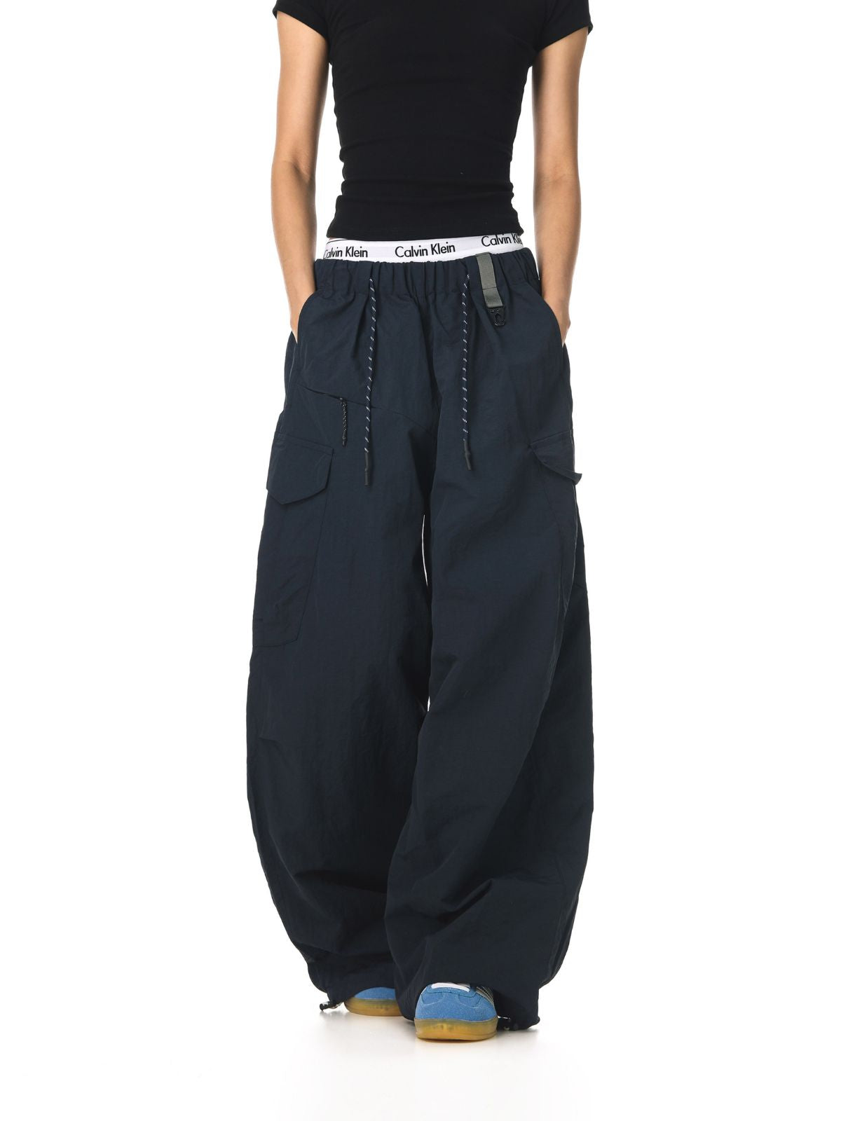 Cliffwalk - Women's Large Pockets Wide-Leg Straight Cargo Pants