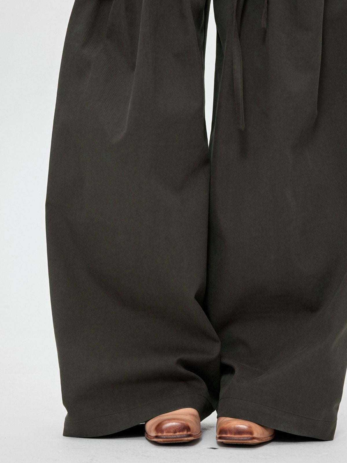 Fieldcast - Women's Drawstring Waist Pleated Pocket Straight-Leg Pants