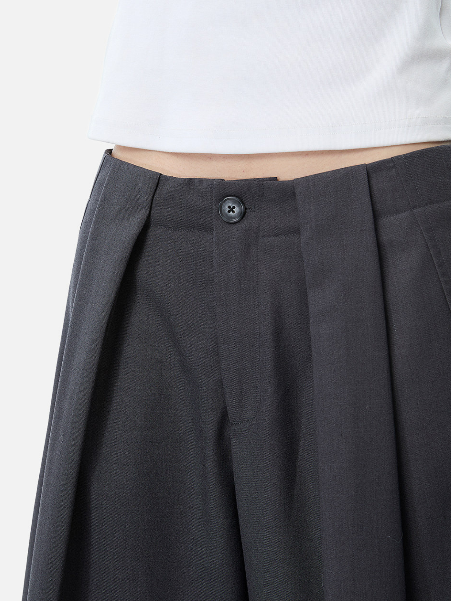 MoonRise - Women's Relaxed Pleated Tailored Shorts