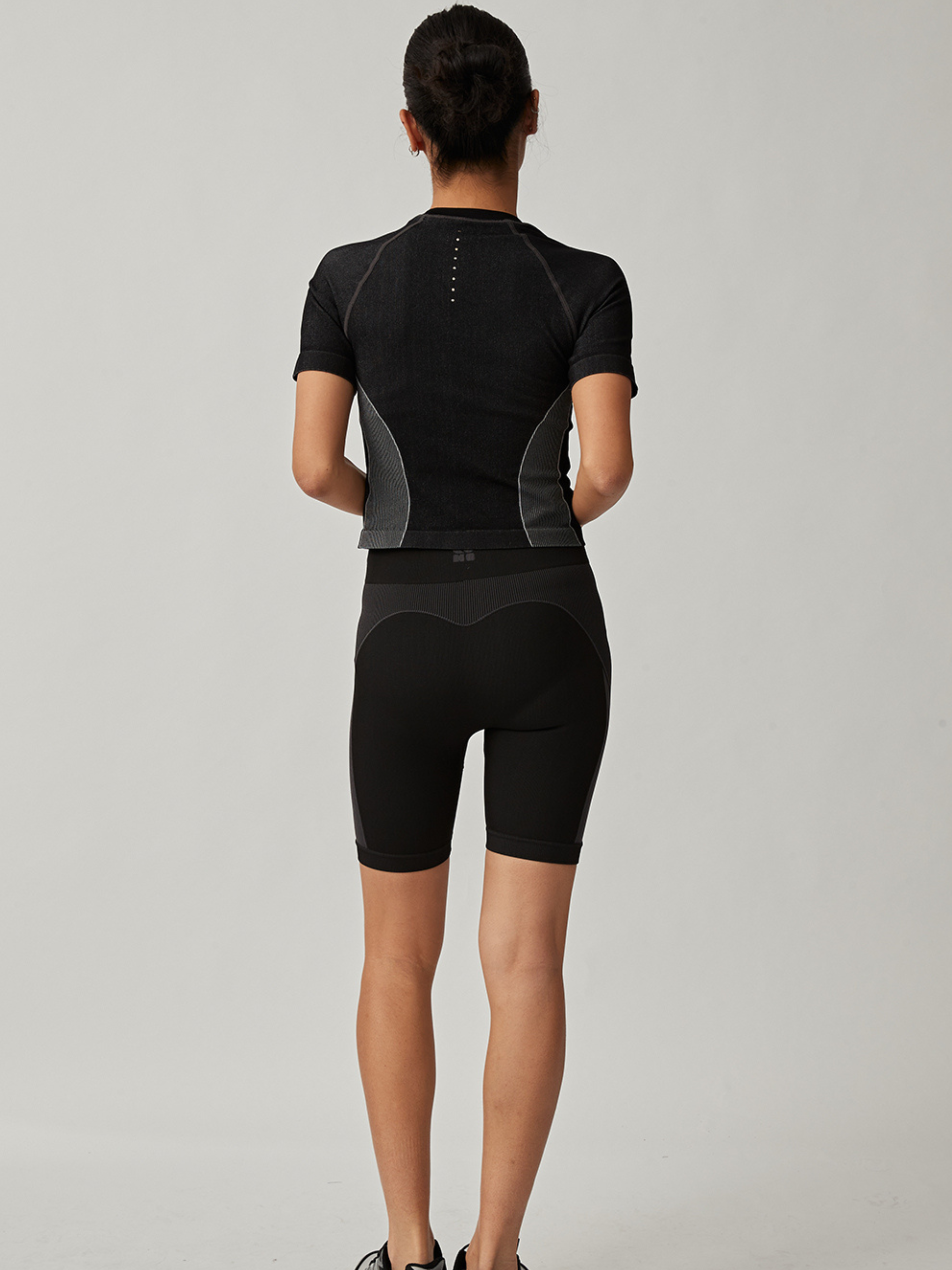 Boulder  - Women's Seamless Compression Short Sleeve Top