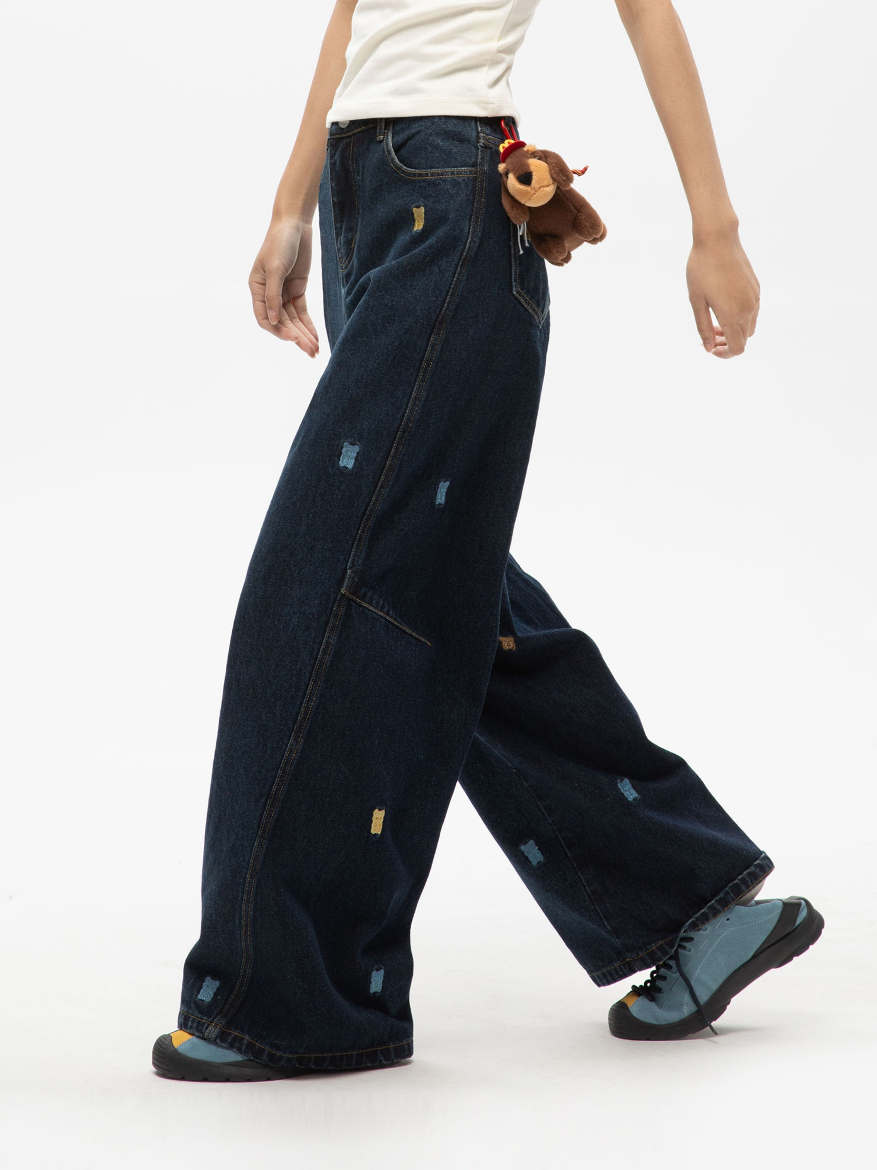 FrostLife - Women's Cartoon Bear Embroidered Denim Jeans