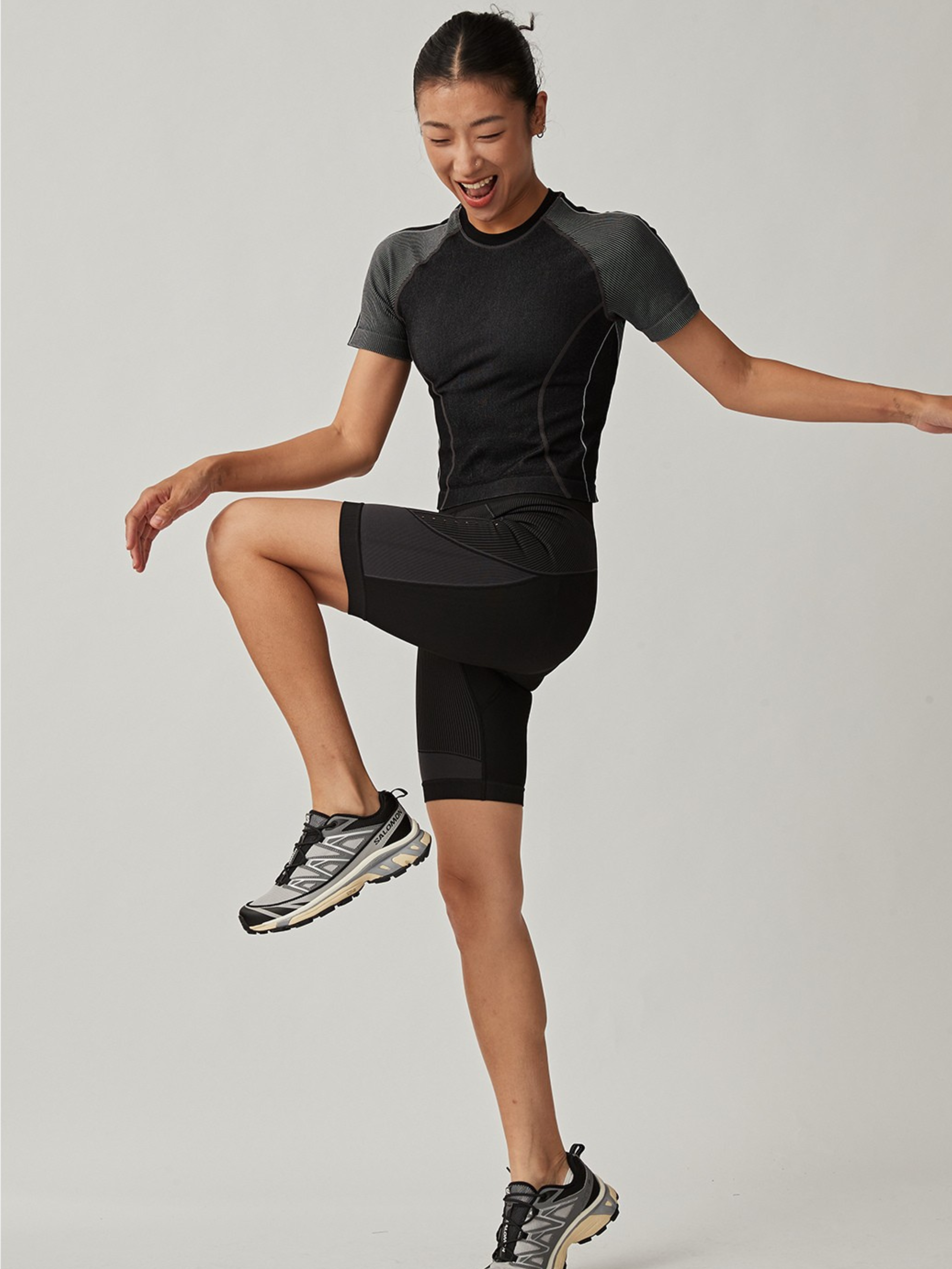 Boulder  - Women's Seamless Compression Short Sleeve Top