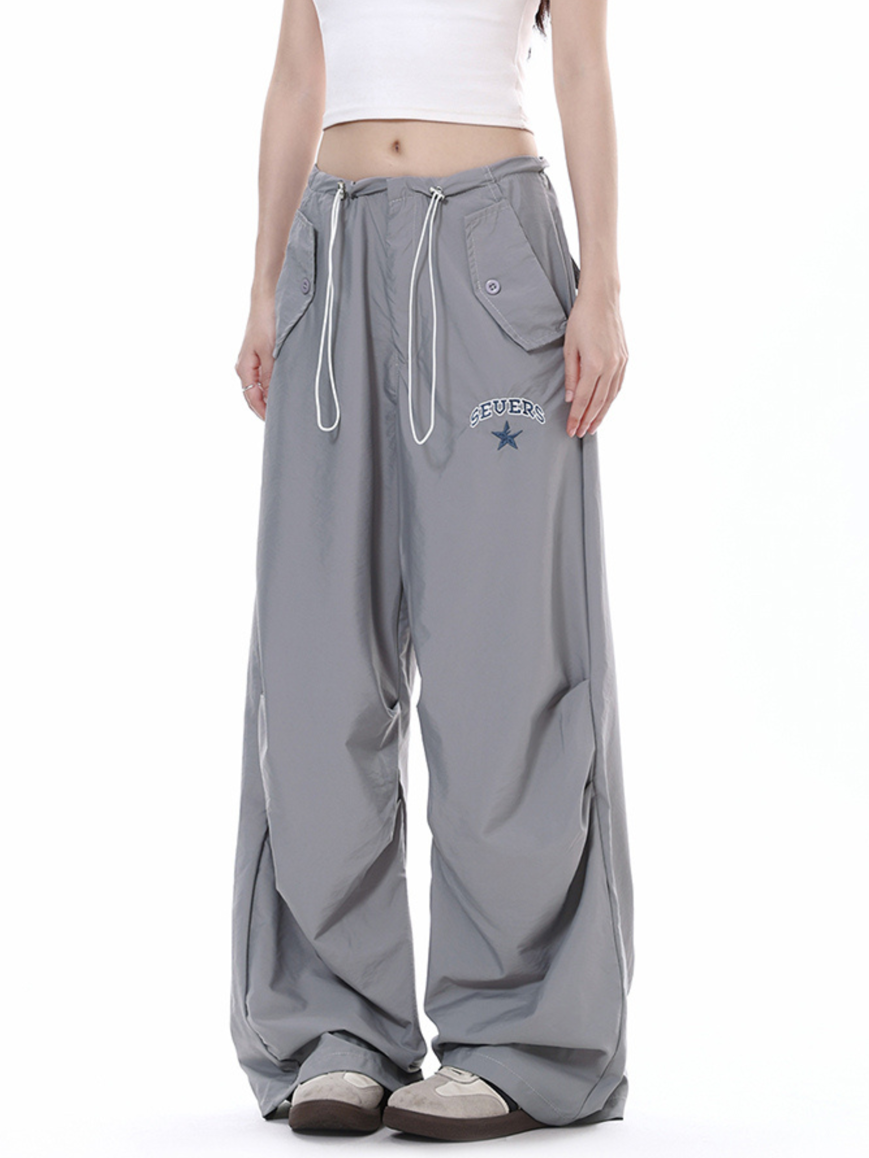 ThornCase - Women's Multi-Pocket Pleated Cargo Pants