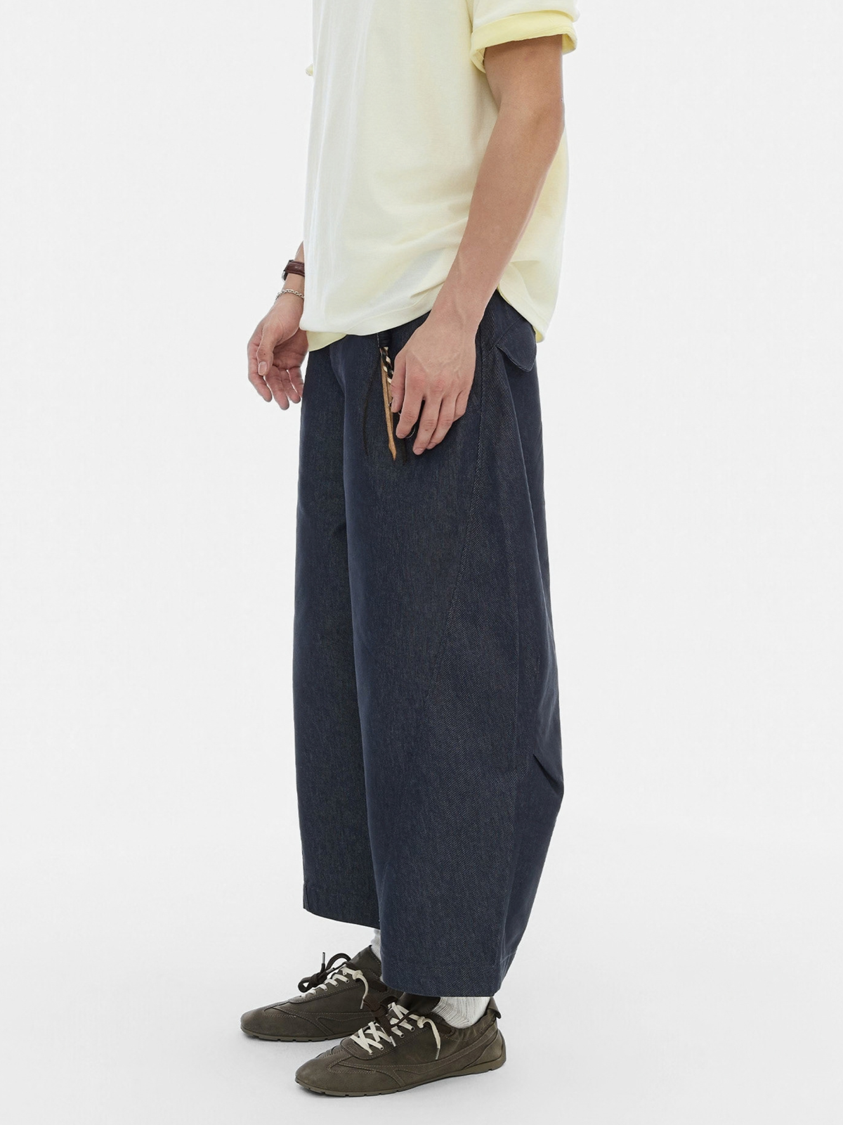 Mistpath - Breathable Curved-Leg Cropped Jeans